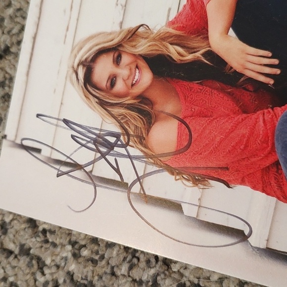 Autographed Lauren Alaina Photo - Picture 2 of 8